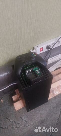 Продам xbox series x с аккумуляторами и зарядкой