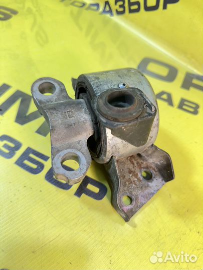 Опора двигателя правая Opel Corsa D