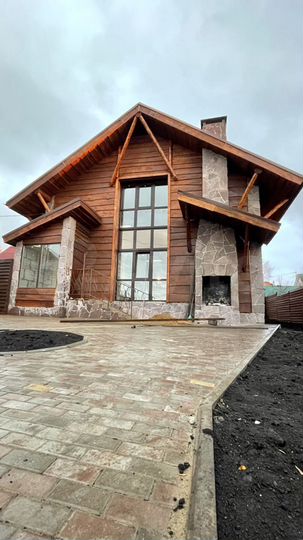 Дом 180 м² на участке 4 сот.