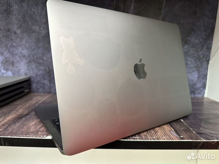 MacBook Pro 13 2017 8/256gb