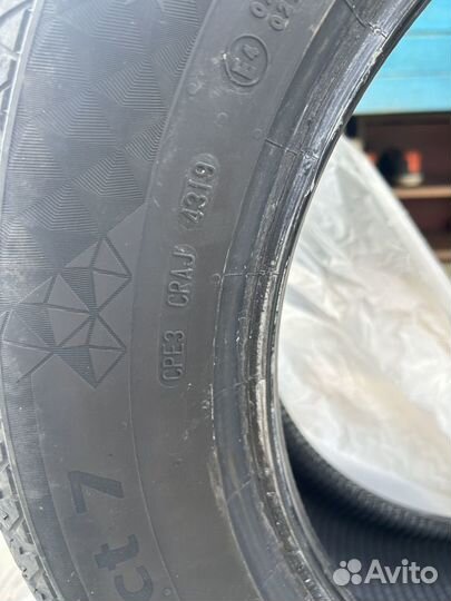 Continental ContiVikingContact 7 215/65 R17