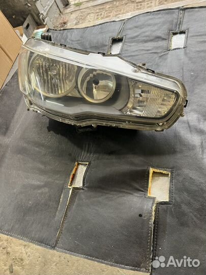 Фара правая Mitsubishi Lancer 10