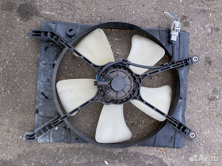 Диффузор радиатора Toyota Ipsum SXM10G