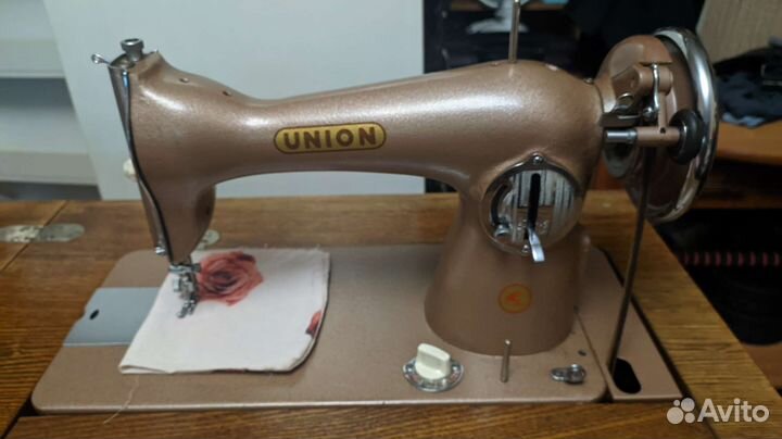 Швейная машина Чайка