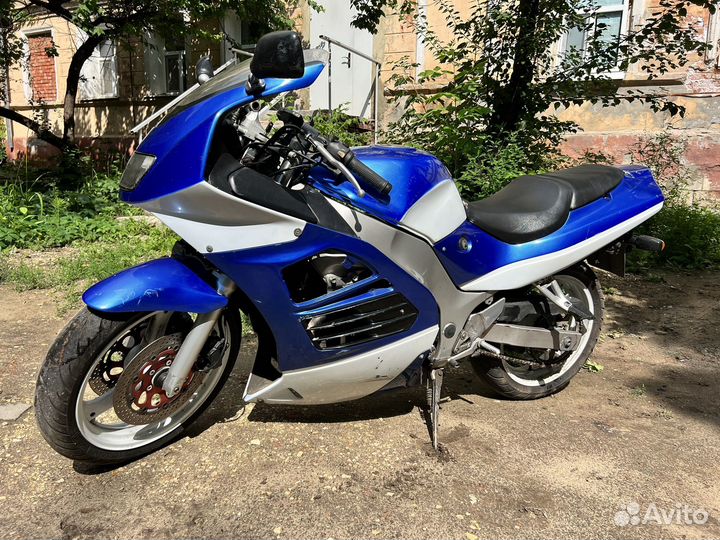 Suzuki RF400
