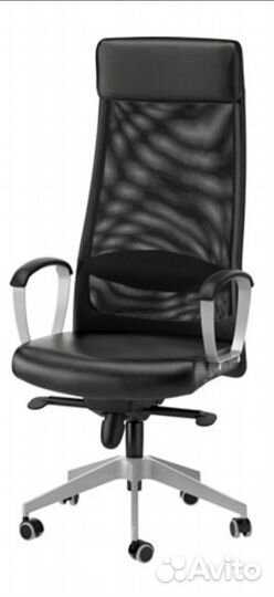 Офисное кресло IKEA markus со столом для ноутбука