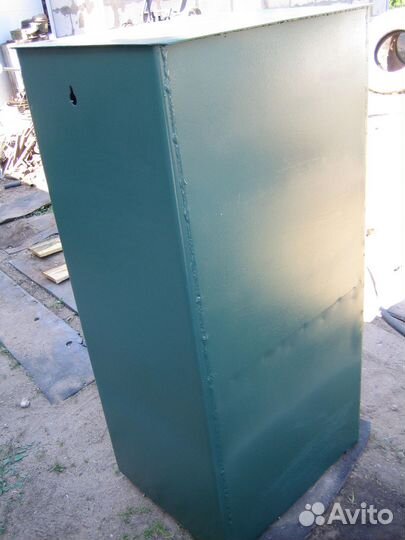 Сейф металлический