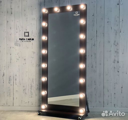 Гримерное зеркало с лампочками