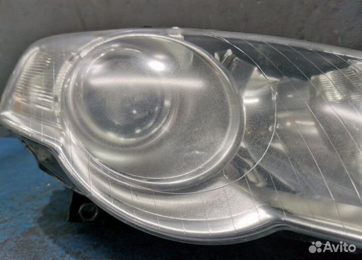 Фара галоген правая Volkswagen Passat B6