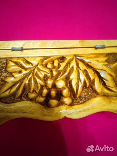 Шкатулка–ларец деревянная лакированная