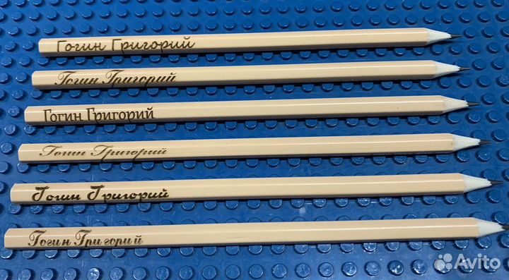 Гравировка деревянных карандашей, флешек, брелков