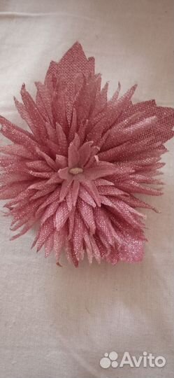Цветок брошь на платье