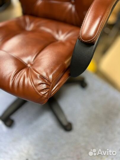 Офисное кресло