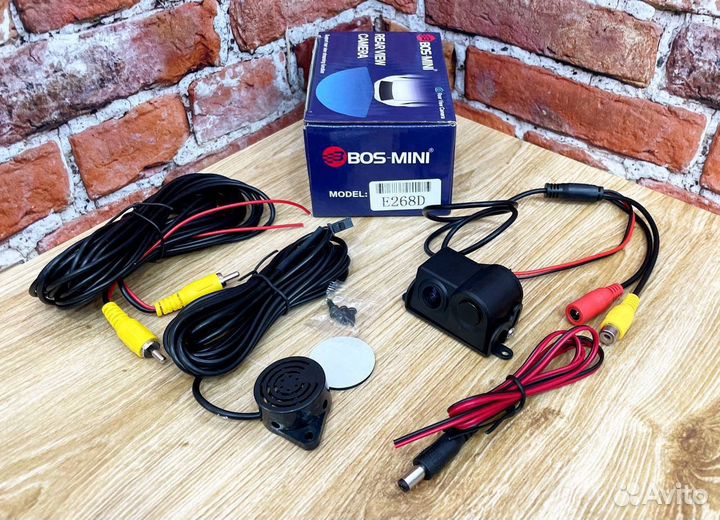 Камера заднего вида с встроенным парктроником