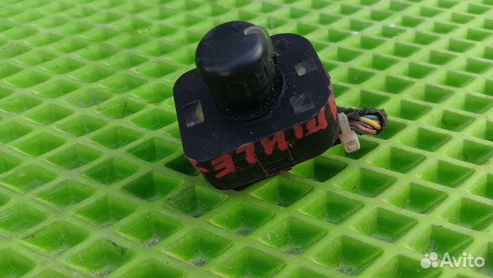 Джостик регулировки зеркал