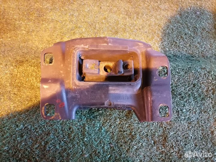 Опора двигателя (подушка двс) левая 4N517M121 Volv