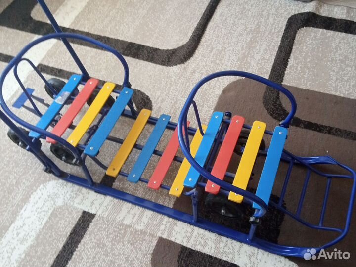 Санки с механизмом выдвижн колёс шасси для двойни