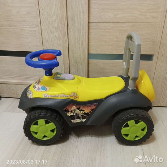 Машинка каталка толокар
