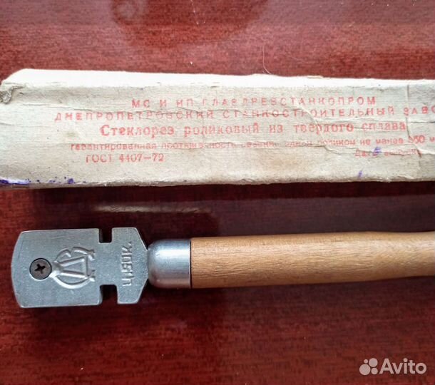 Стеклорез масляный и роликовый