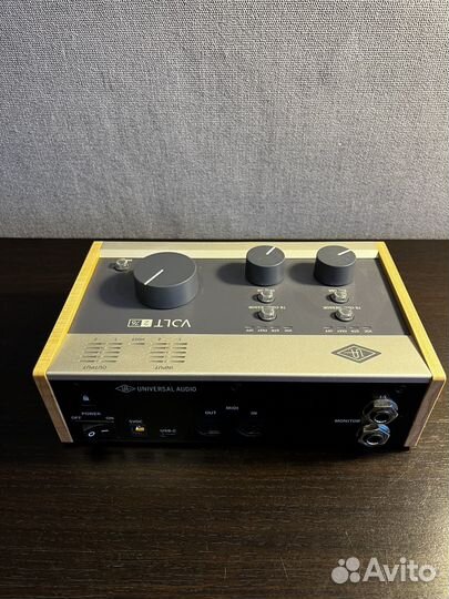Звуковая карта Universal Audio Volt 276