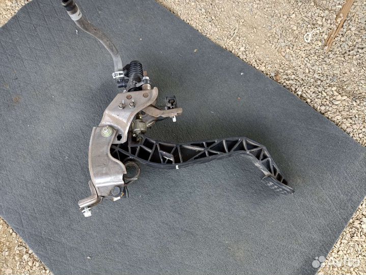 Педаль сцепления Toyota hiace