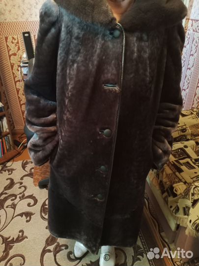 Шуба мутоновая с капюшоном 48 50размер