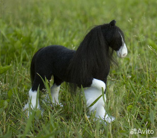 Валяная игрушка Лошадь породы Шайр