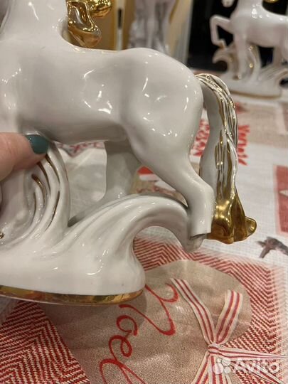 Фарфоровые статуэтки конь -огонь лфз