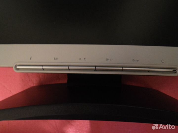 Монитор BenQ T705 с дефектом