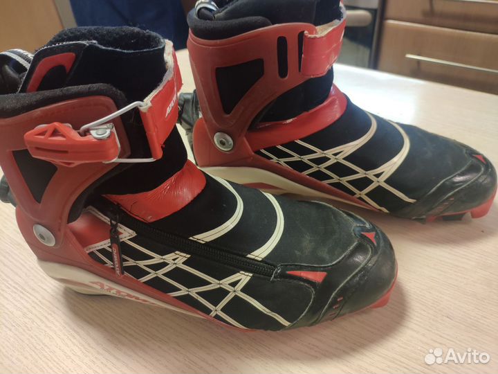 Лыжные ботинки atomic