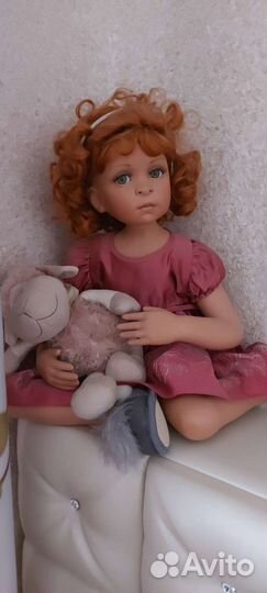 Кукла фарфоровая