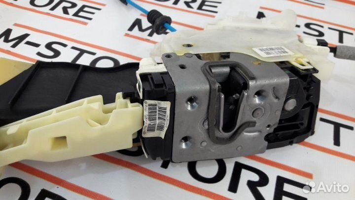 Замок двери передний левый Mercedes-Benz E-Class