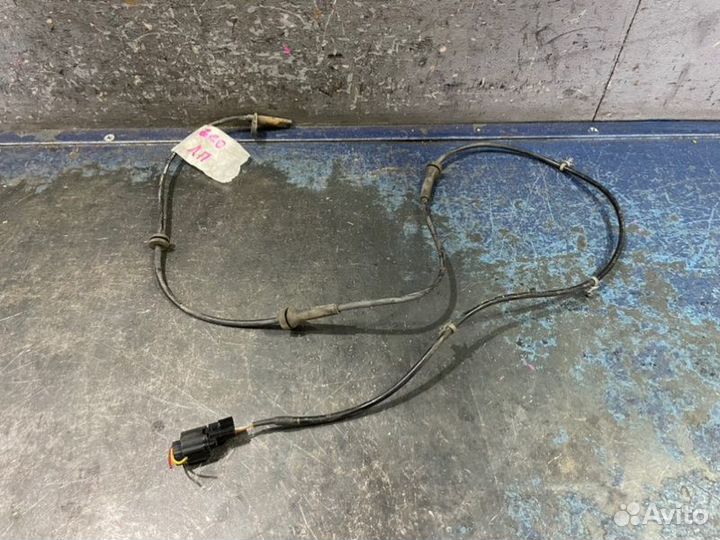 Датчик ABS передний левый Nissan Leaf ZE0