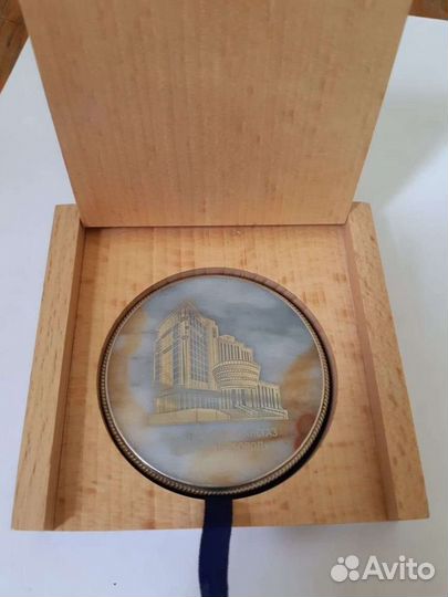 Медаль из натурального камня