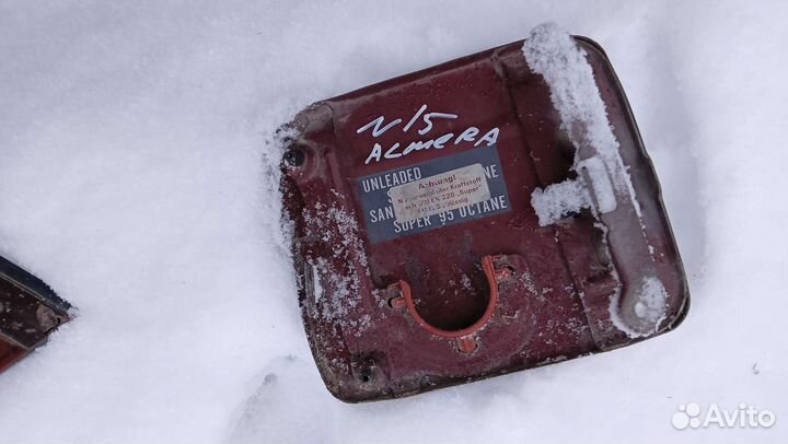 Лючок бензобака Nissan Almera N15