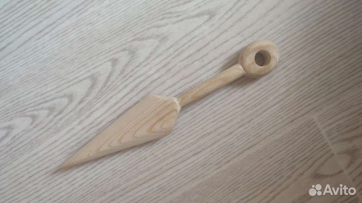 Метательный нож из дерева