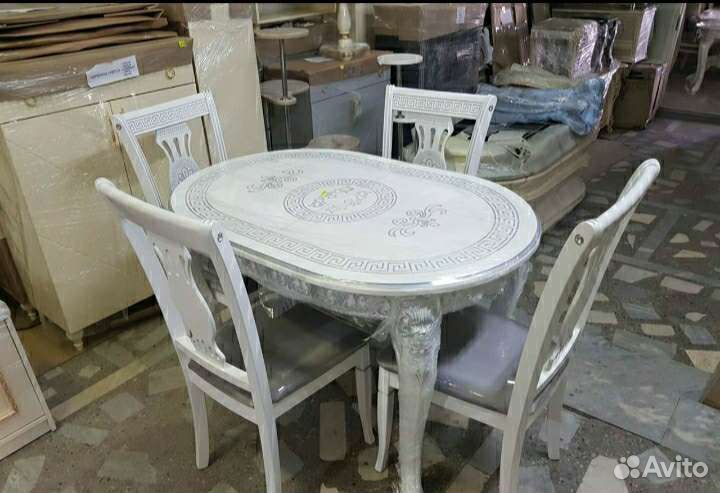 Стол и стулья