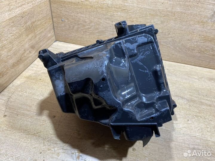 Корпус воздушного фильтра Ford S-MAX B20