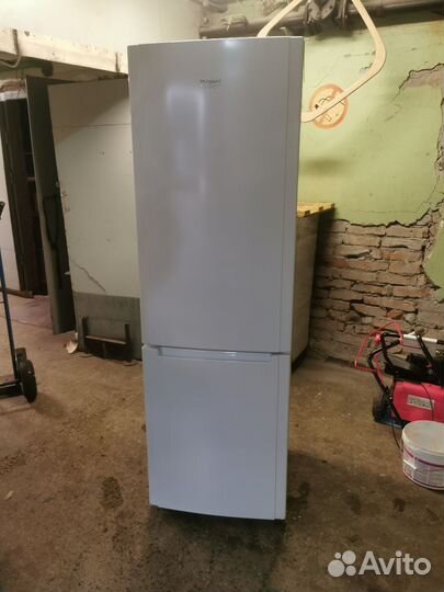 Холодильник Hotpoint ariston