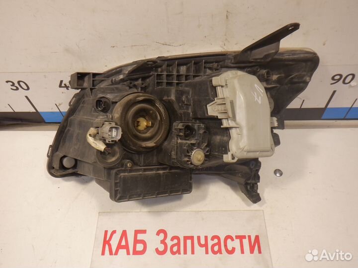 Фара правая Toyota Avensis 2 1azfse 2.0 л