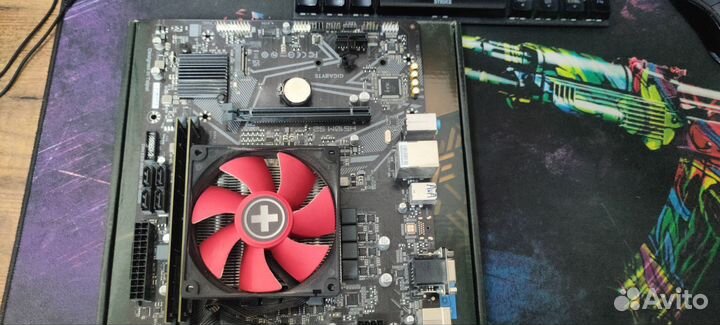 Материнская плата с процессором и памятью