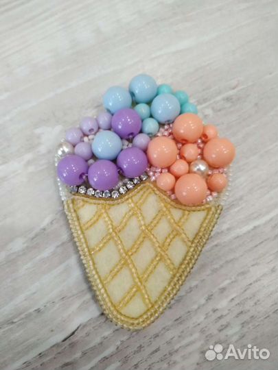 Брошь из бисера ручная работа