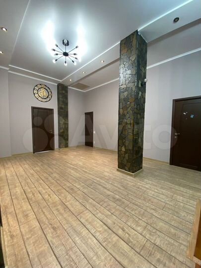 Коттедж 374 м² на участке 15 сот.