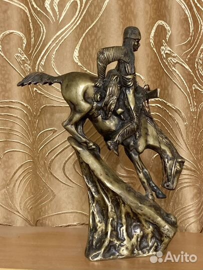 Бронзовая статуэтка. США