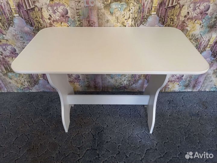 Стол кухонный