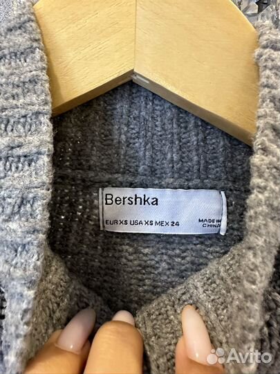 Свитер женский Bershka S размер