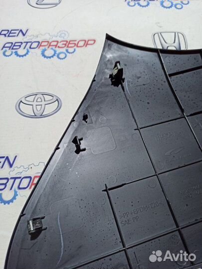 Накладка на центральную консоль левая Nissan Juke