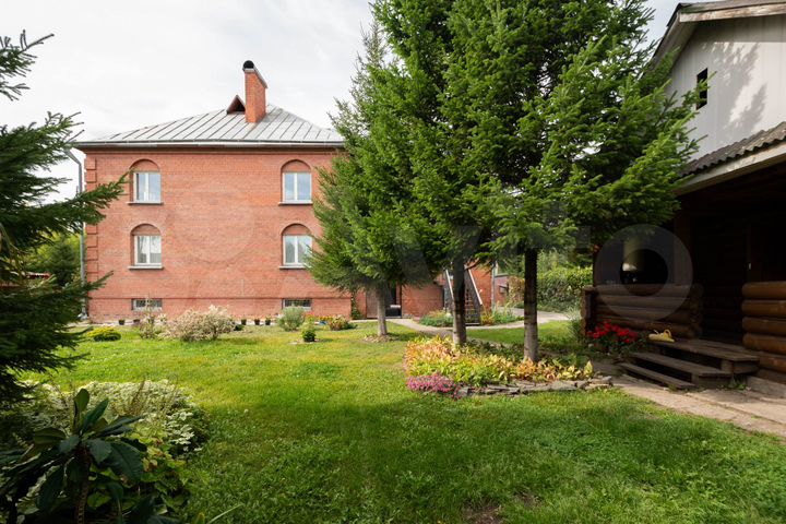 Коттедж 365 м² на участке 15 сот.