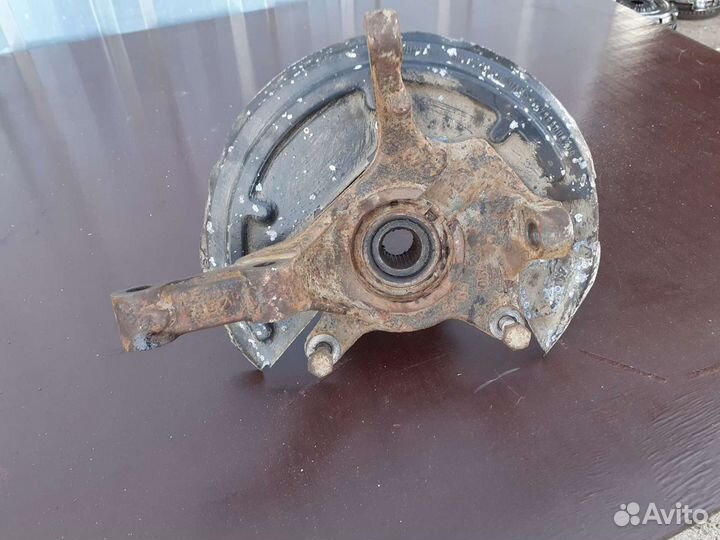 Кулак поворотный передний правый Рено Лагуна 1.6