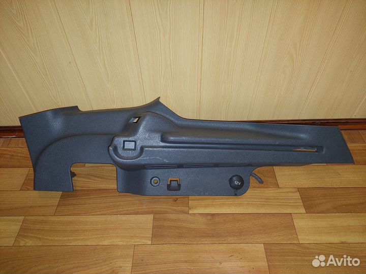 Направляющая шторки багажника Ford Kuga 1